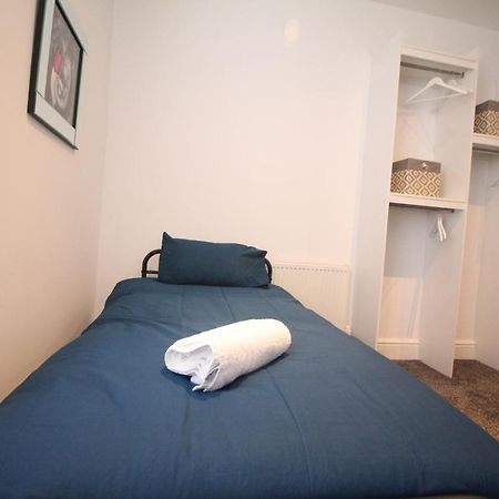 Media Manor - Fully Refurbished In 2022 - Large 6 Bedrooms, 3 Bathrooms Plus Media Games Room Blackpool Buitenkant foto