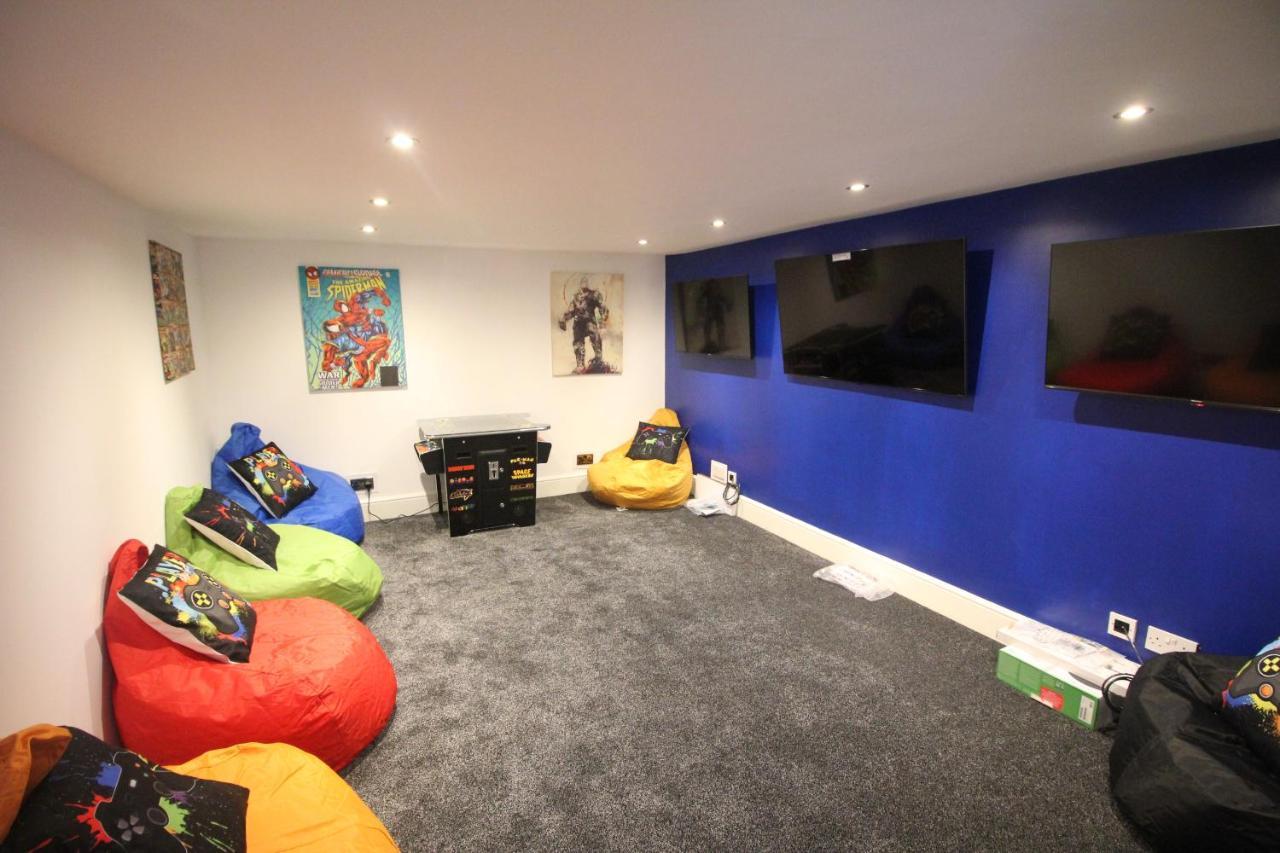 Media Manor - Fully Refurbished In 2022 - Large 6 Bedrooms, 3 Bathrooms Plus Media Games Room Blackpool Buitenkant foto