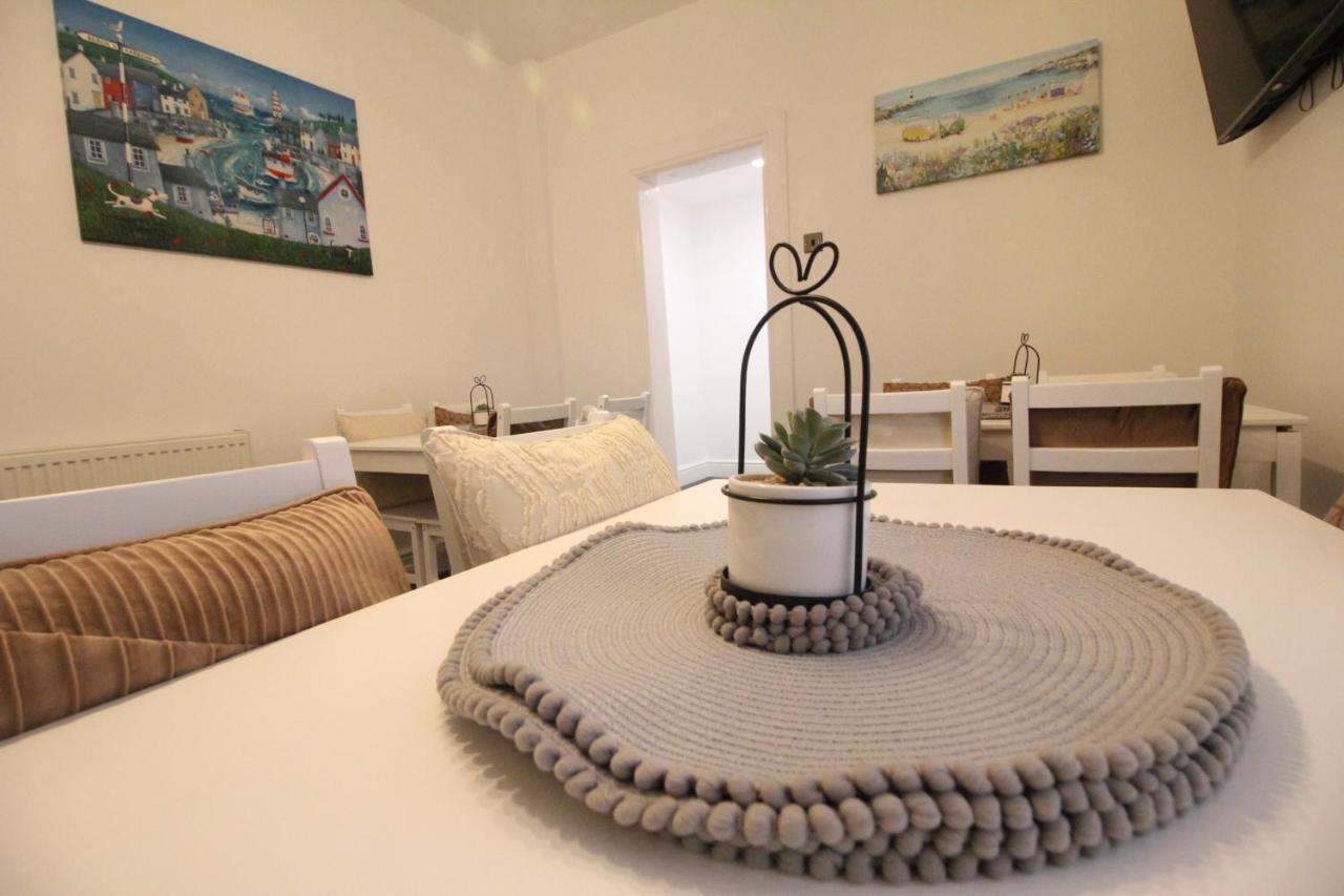Media Manor - Fully Refurbished In 2022 - Large 6 Bedrooms, 3 Bathrooms Plus Media Games Room Blackpool Buitenkant foto