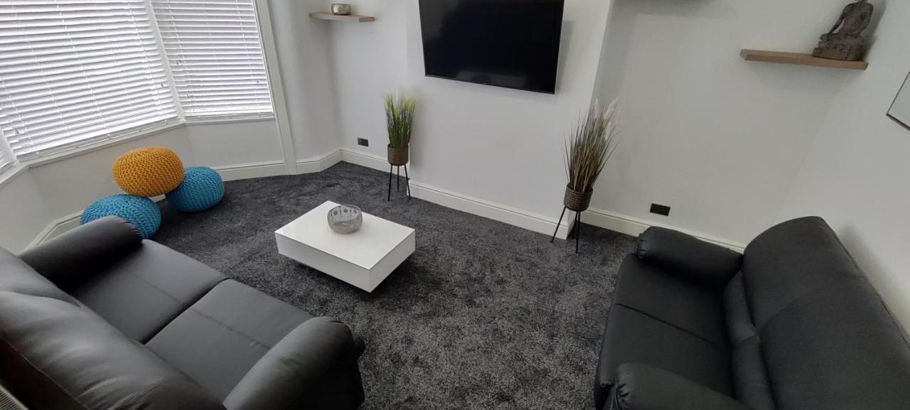 Media Manor - Fully Refurbished In 2022 - Large 6 Bedrooms, 3 Bathrooms Plus Media Games Room Blackpool Buitenkant foto