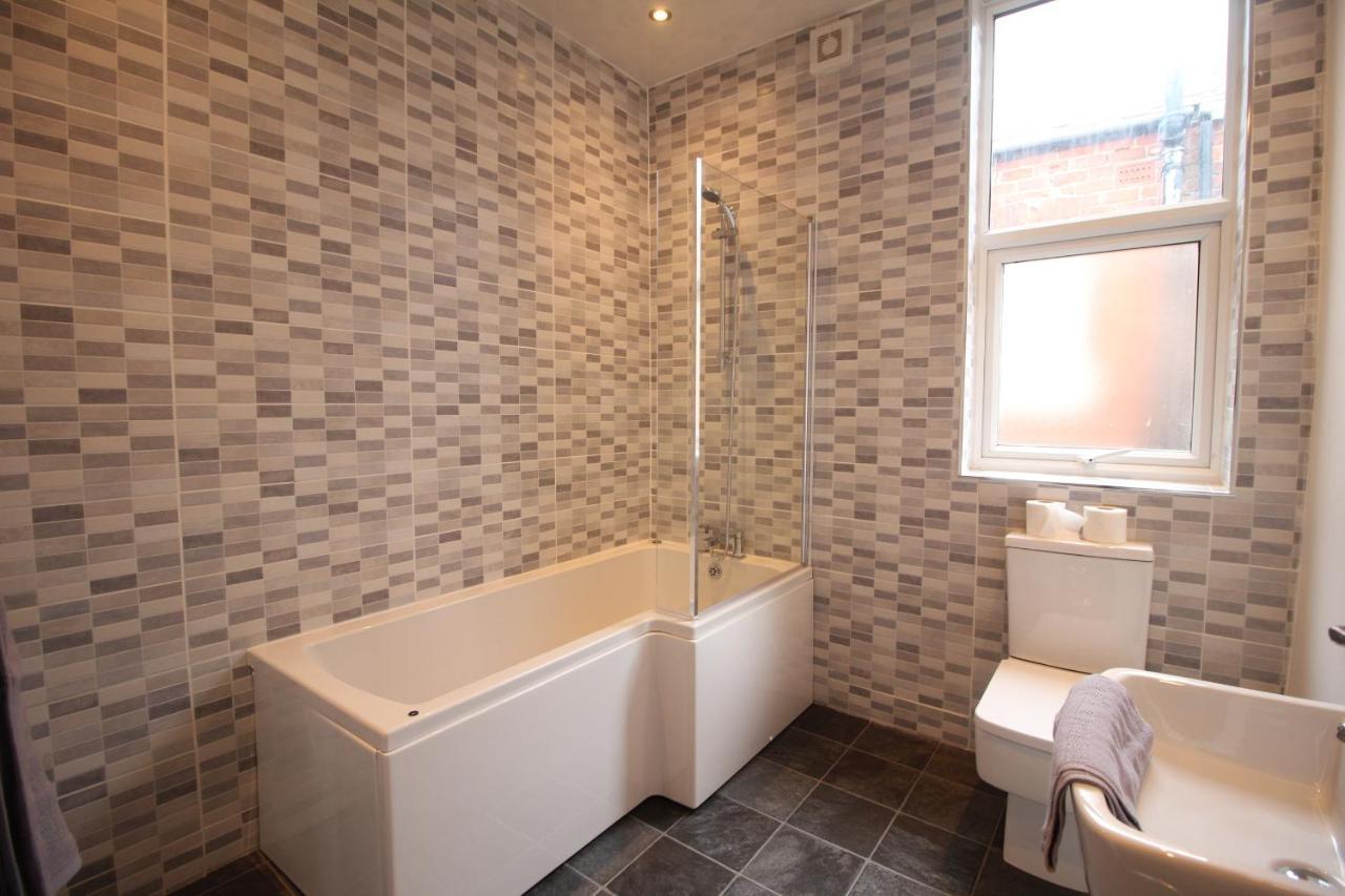 Media Manor - Fully Refurbished In 2022 - Large 6 Bedrooms, 3 Bathrooms Plus Media Games Room Blackpool Buitenkant foto