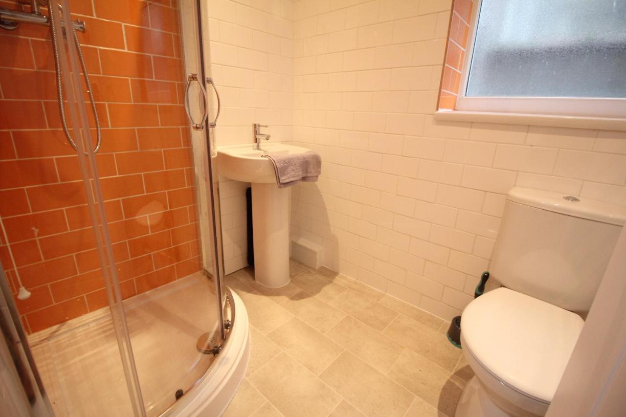 Media Manor - Fully Refurbished In 2022 - Large 6 Bedrooms, 3 Bathrooms Plus Media Games Room Blackpool Buitenkant foto