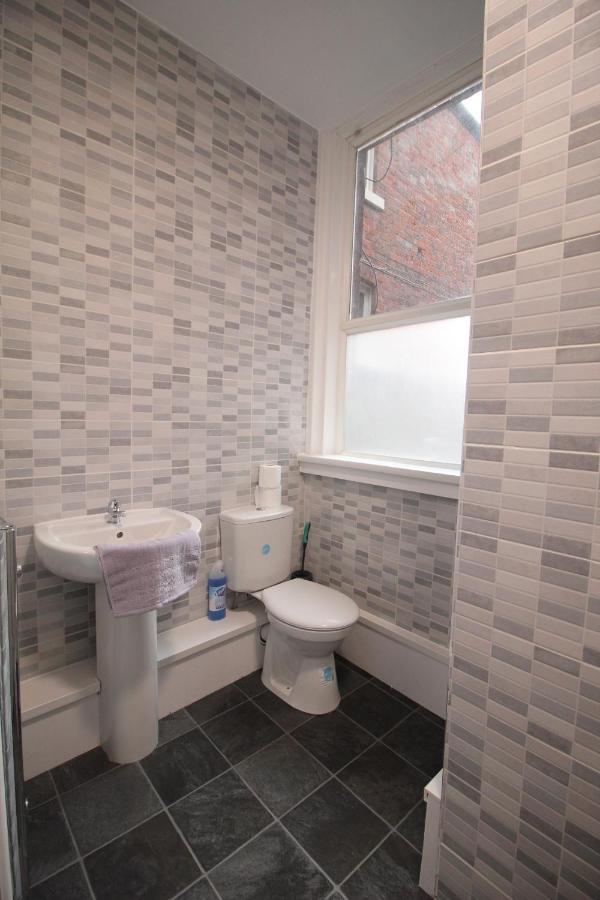 Media Manor - Fully Refurbished In 2022 - Large 6 Bedrooms, 3 Bathrooms Plus Media Games Room Blackpool Buitenkant foto